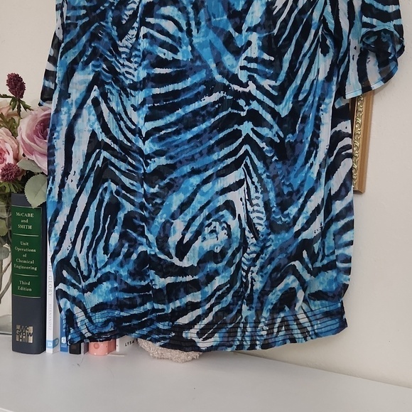 Chicos Abstract Print Top in sheer material And Beading Small Career office - Picture 8 of 10